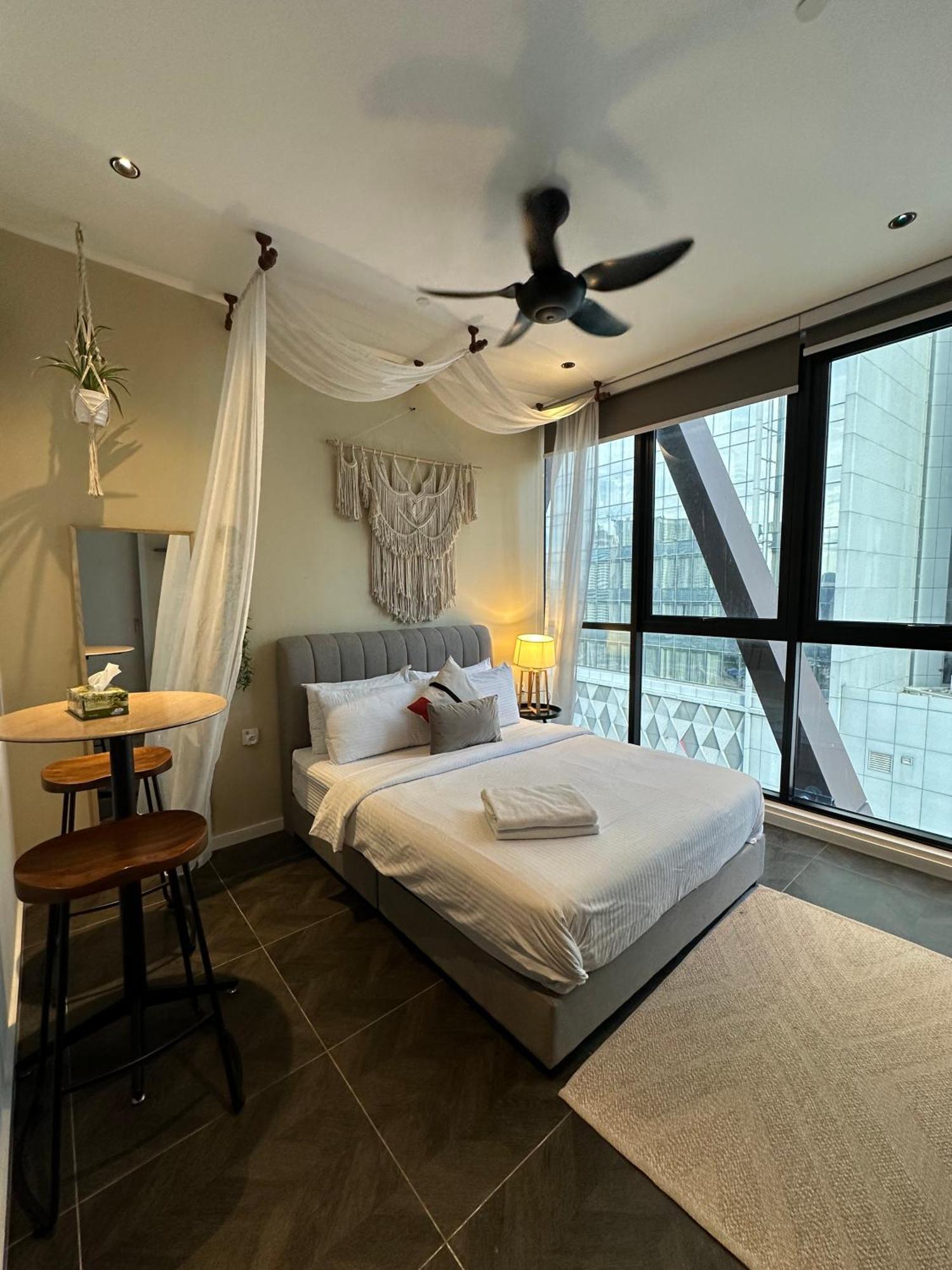 Scarletz Suites Klcc By Numa Kuala Lumpur Exterior photo